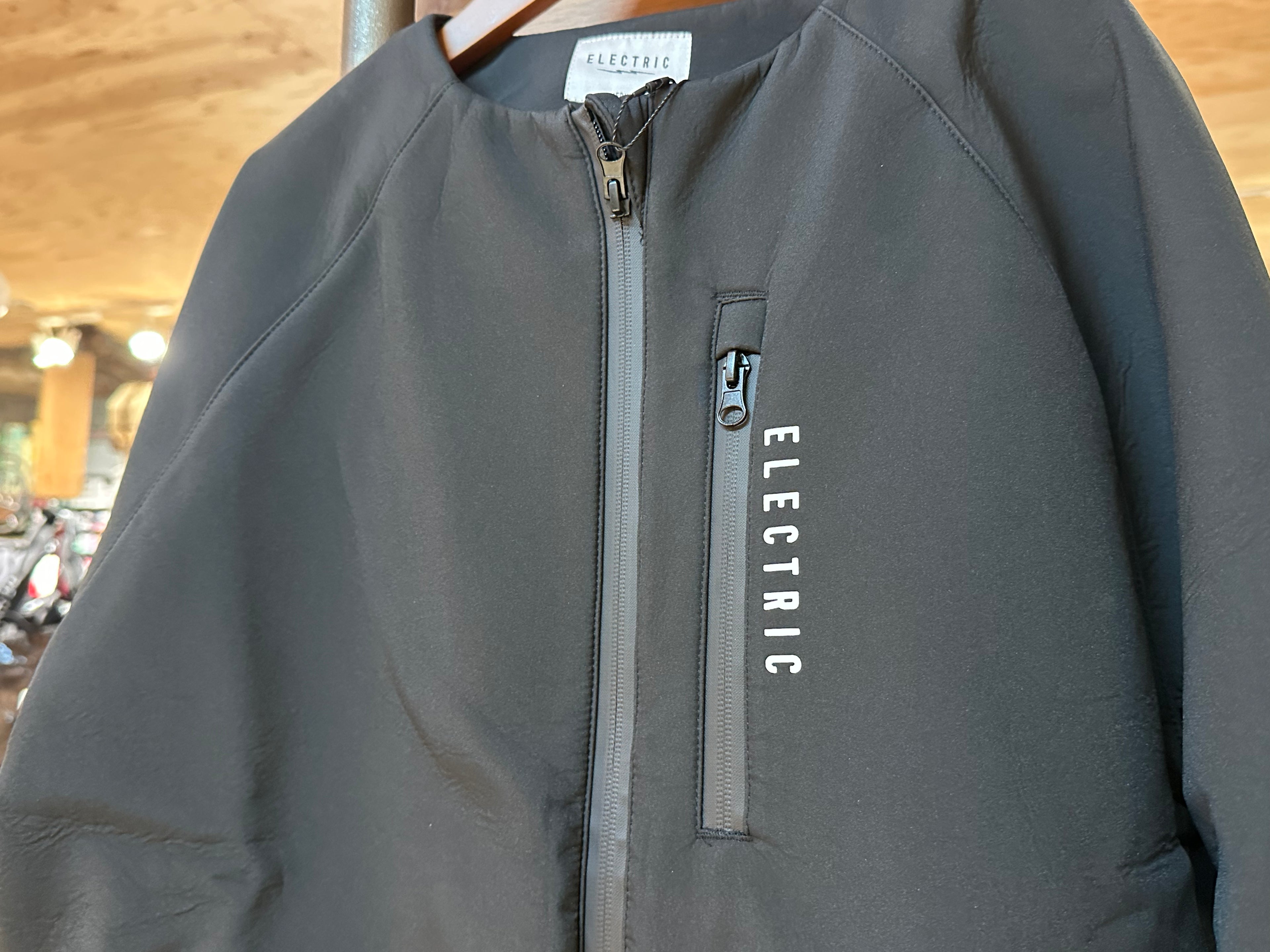 ELECTRIC VERTICAL LOGO WATER REPELENT TECH JACKET