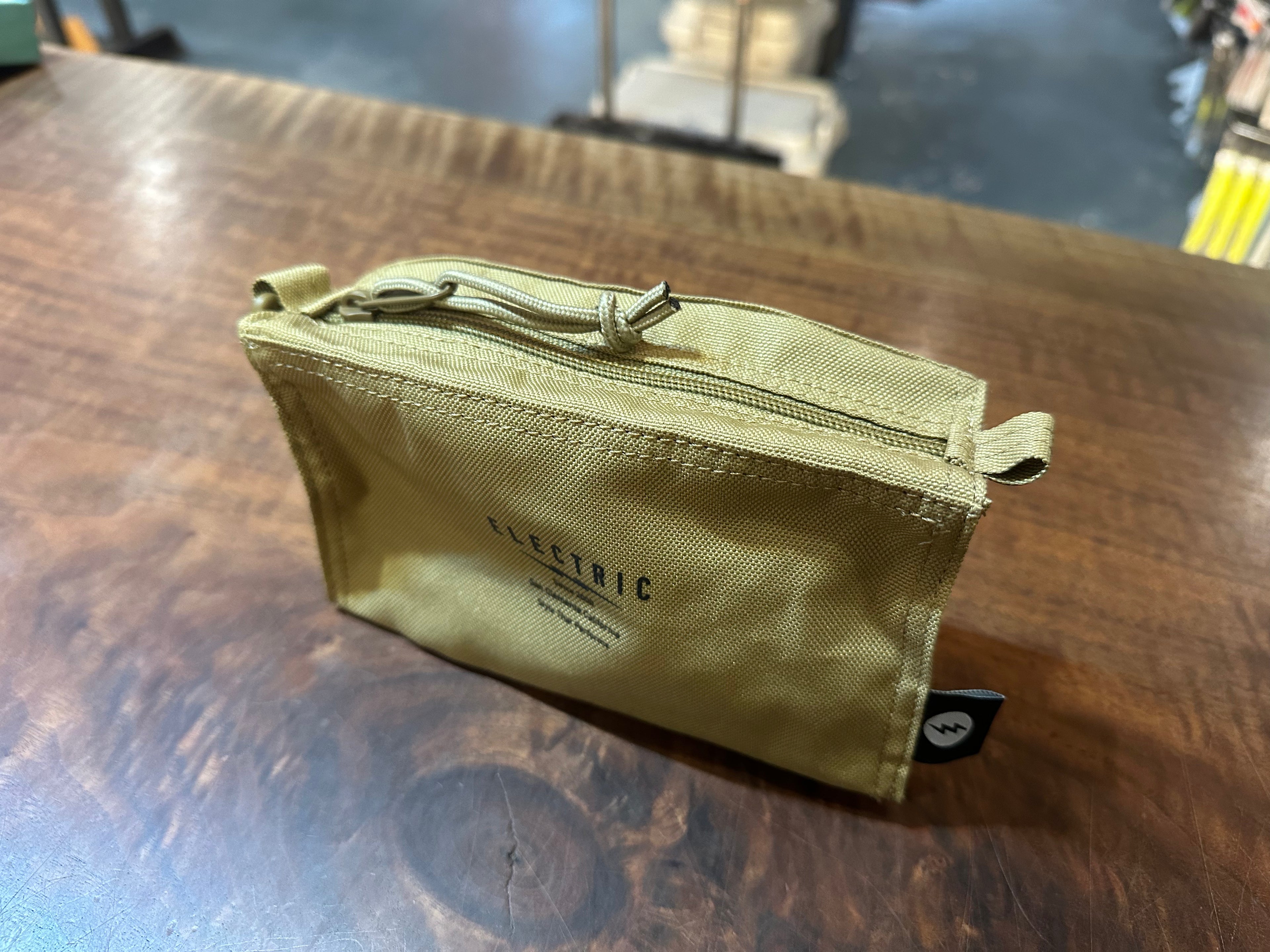ELECTRIC VOLT POUCH M