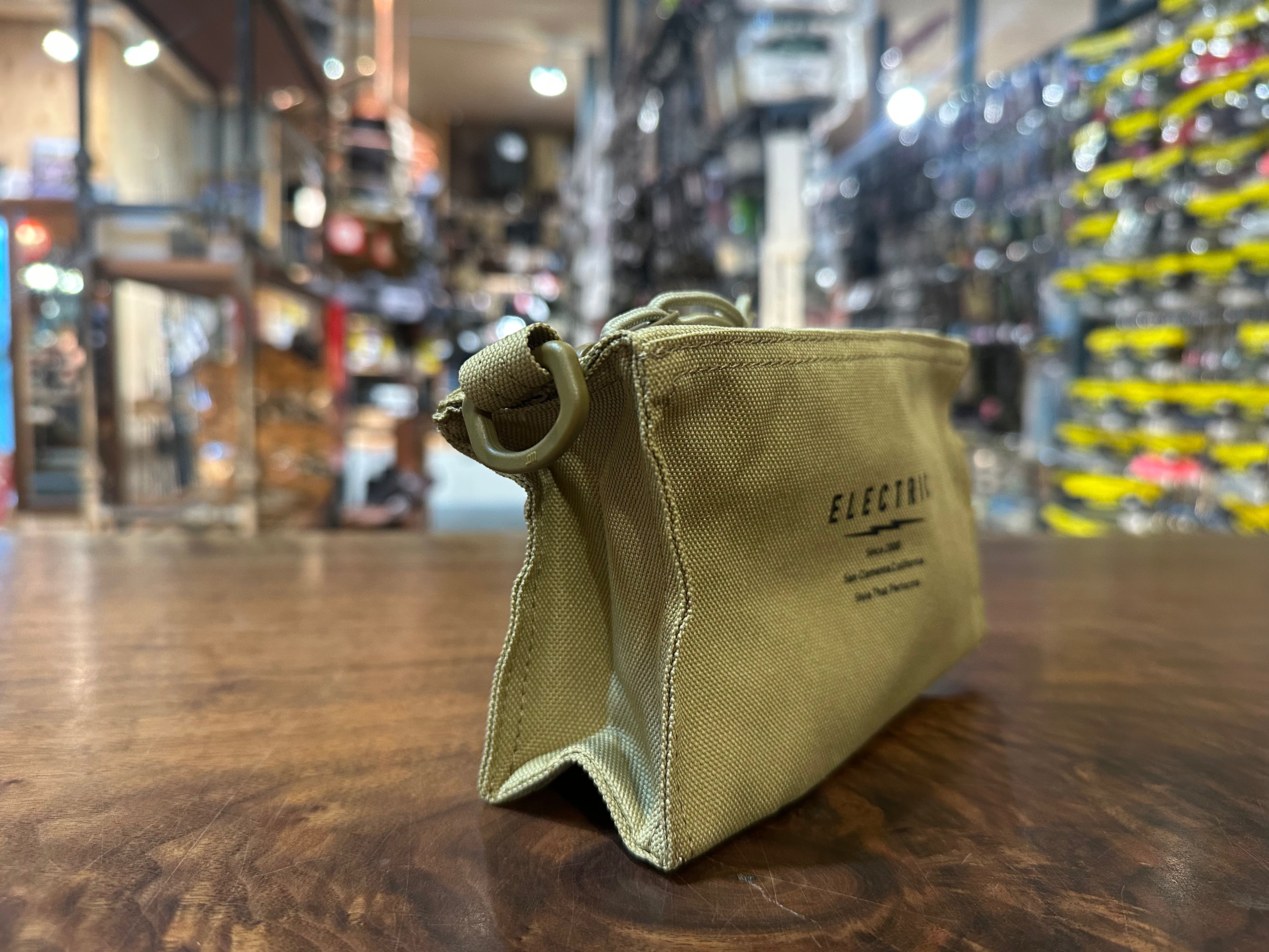 ELECTRIC VOLT POUCH M
