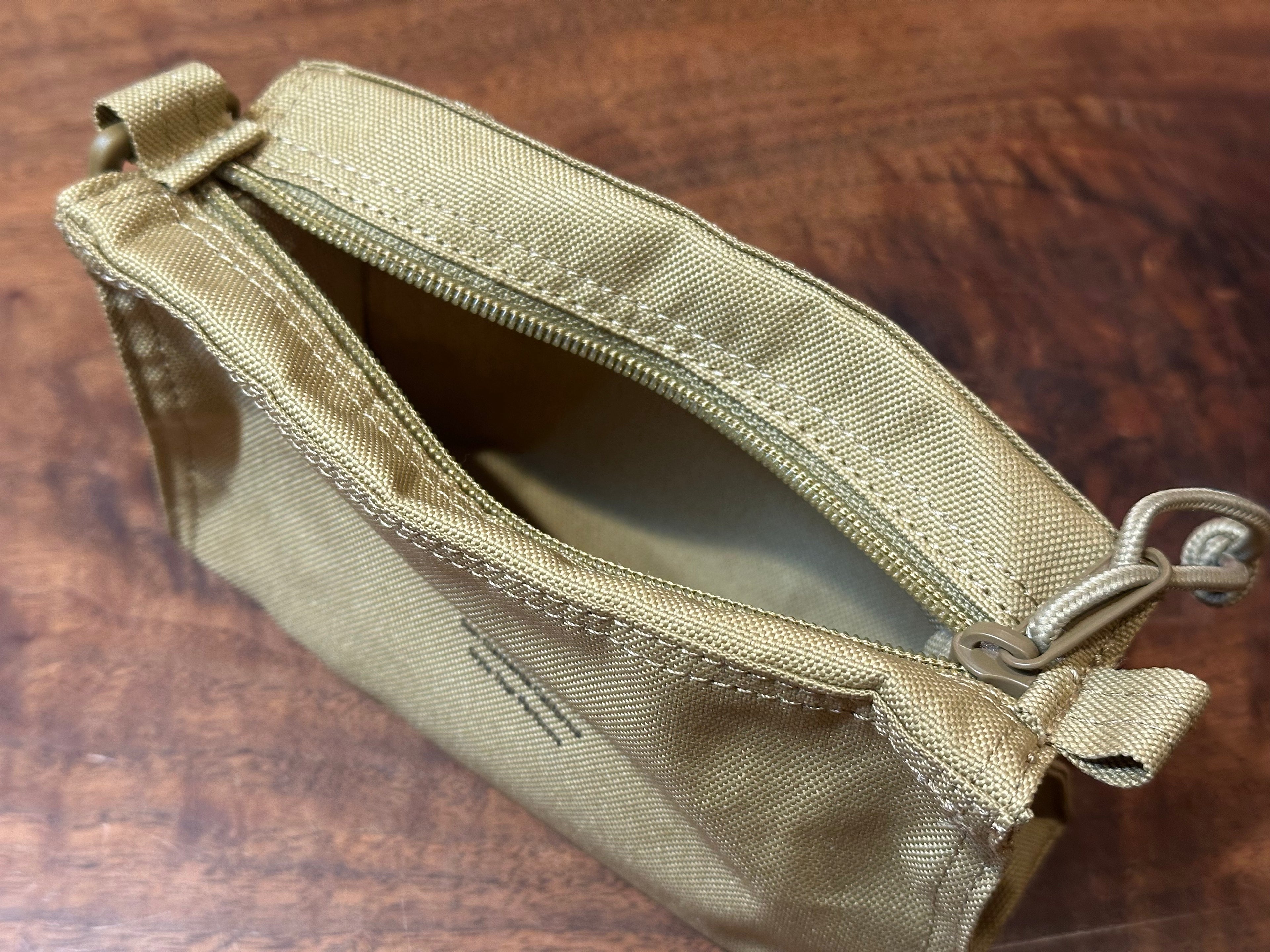 ELECTRIC VOLT POUCH M