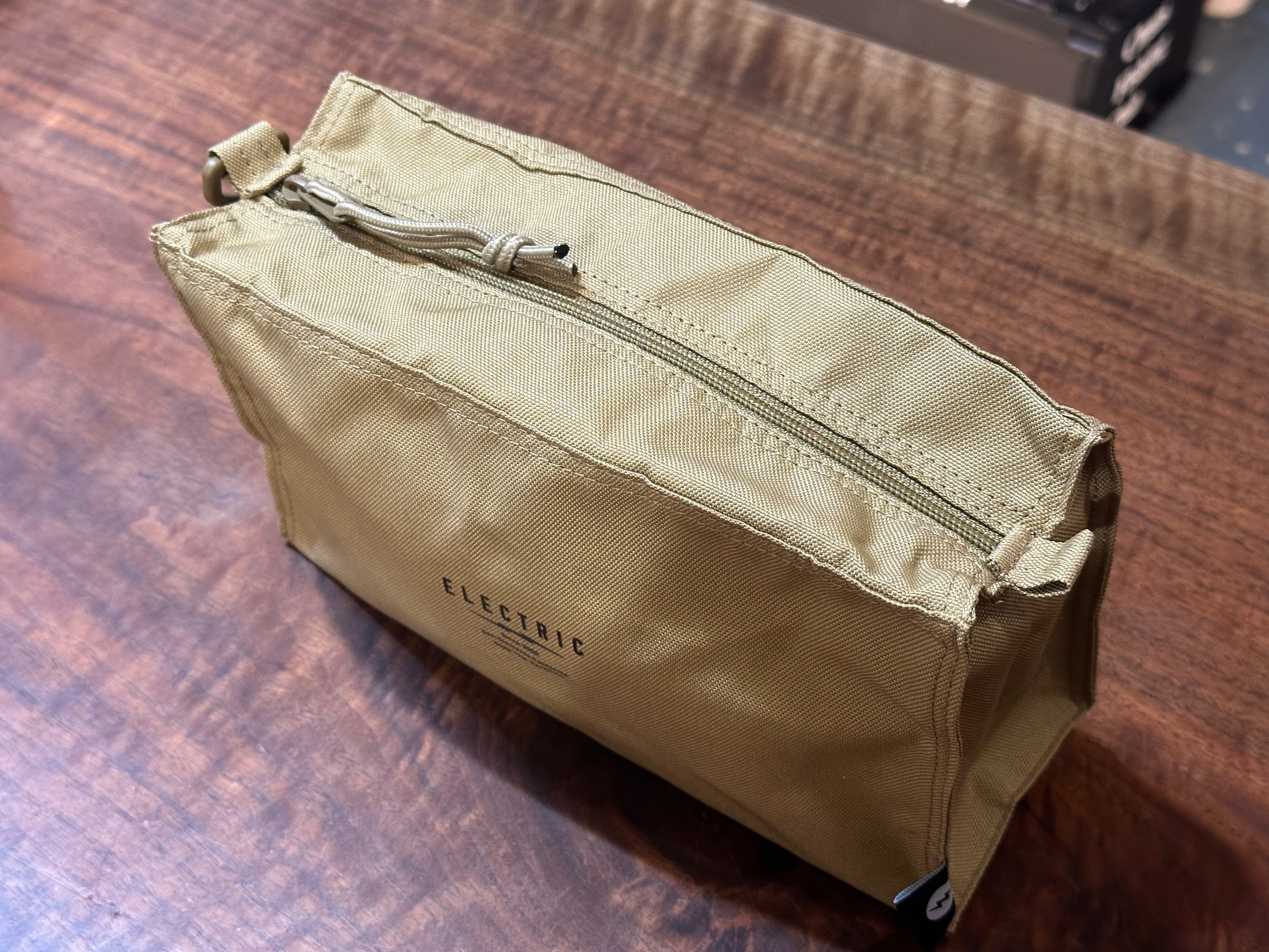 ELECTRIC VOLT POUCH L