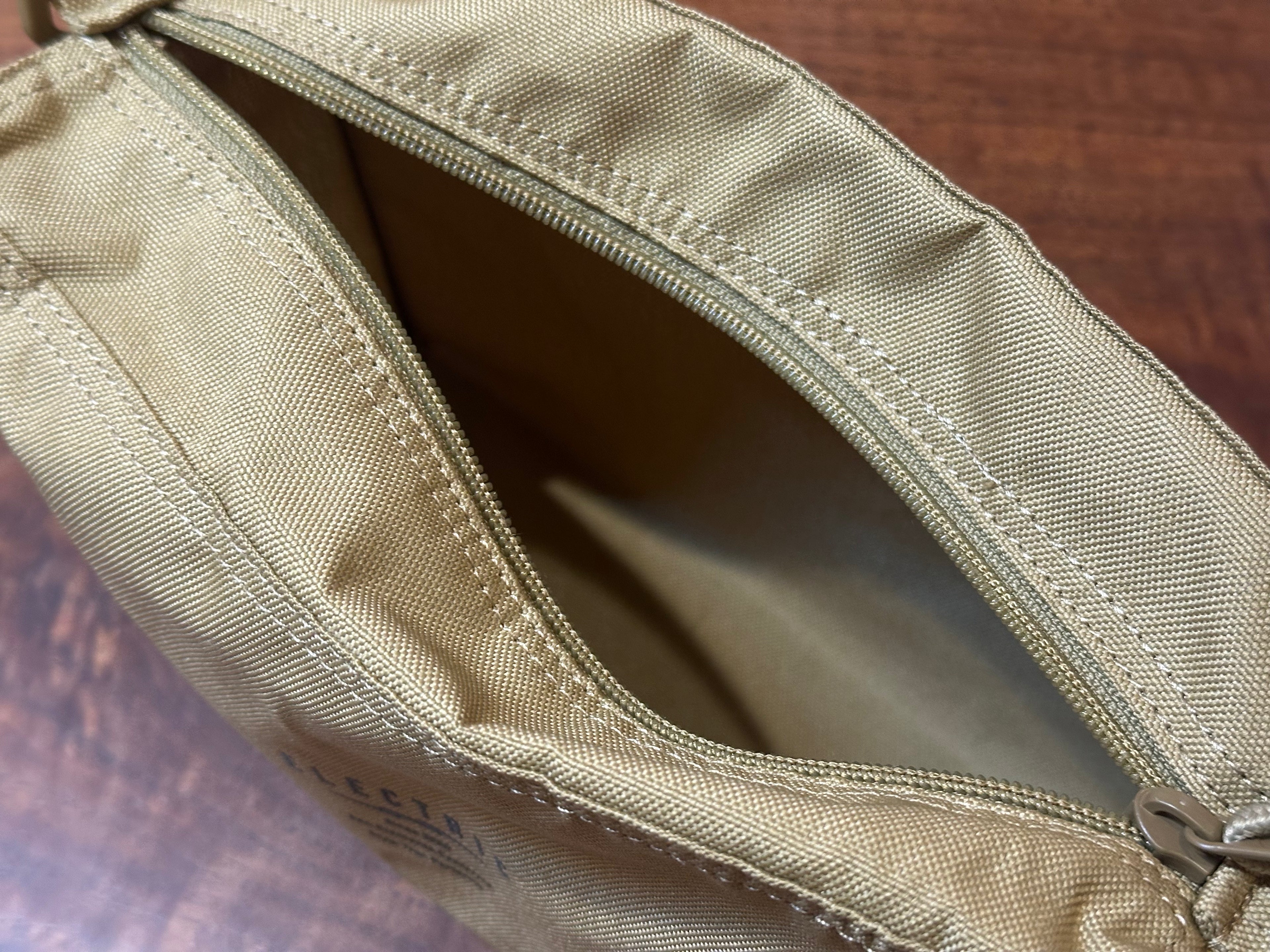 ELECTRIC VOLT POUCH L